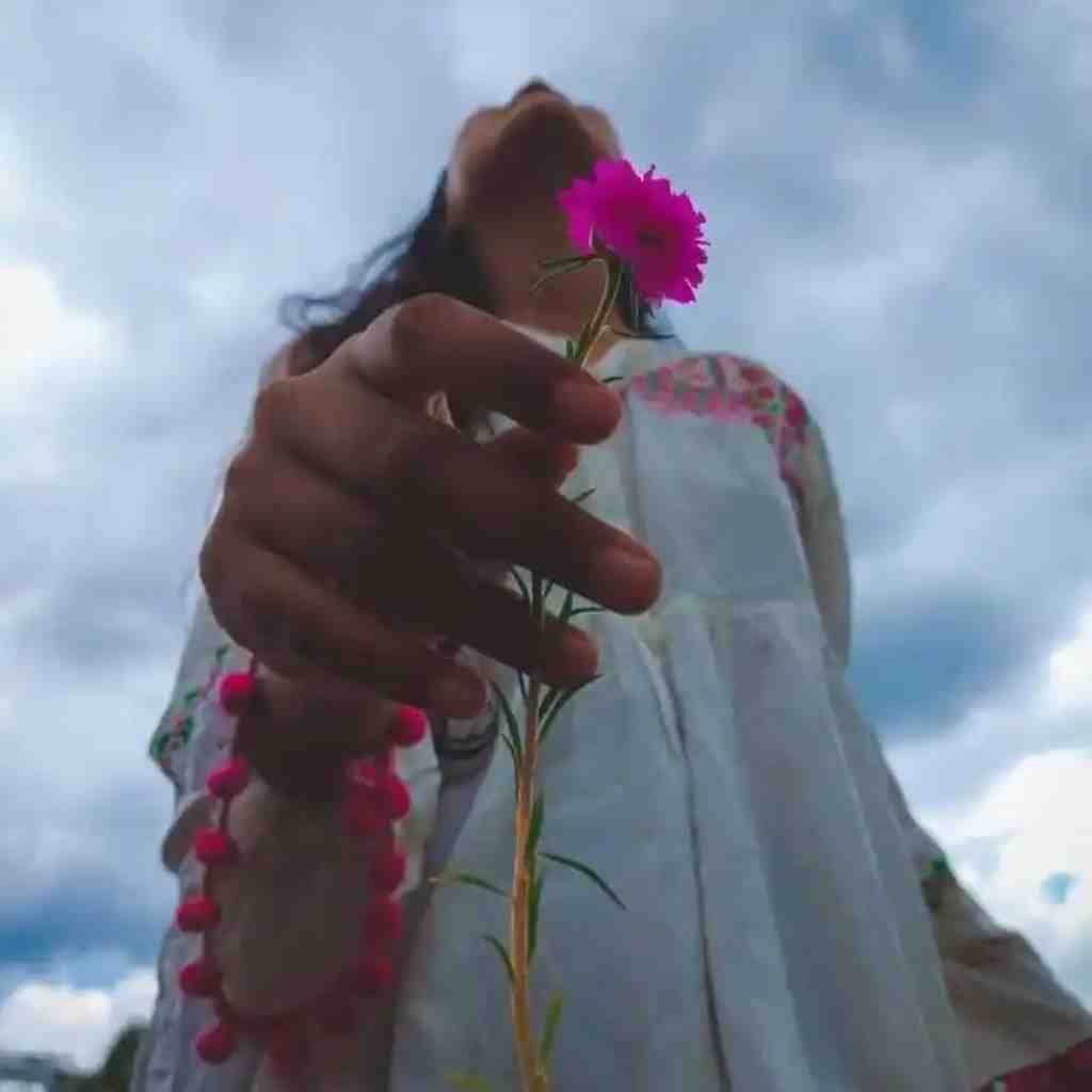 Best WhatsApp DP for Girls