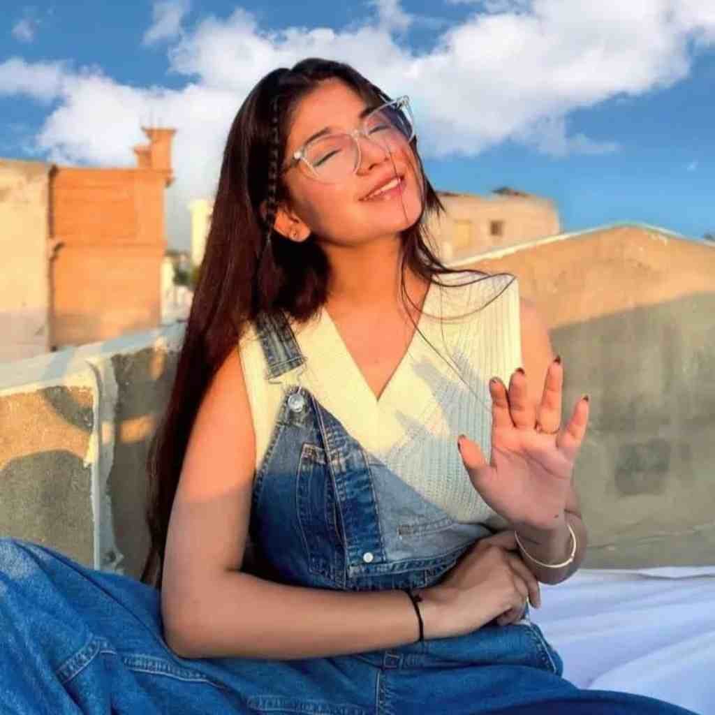 Cute WhatsApp DP for Girls