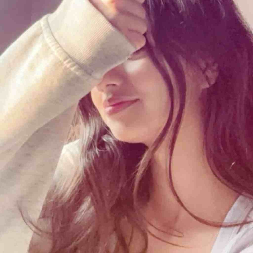 Hidden Face Attitude Instagram DP For Girls