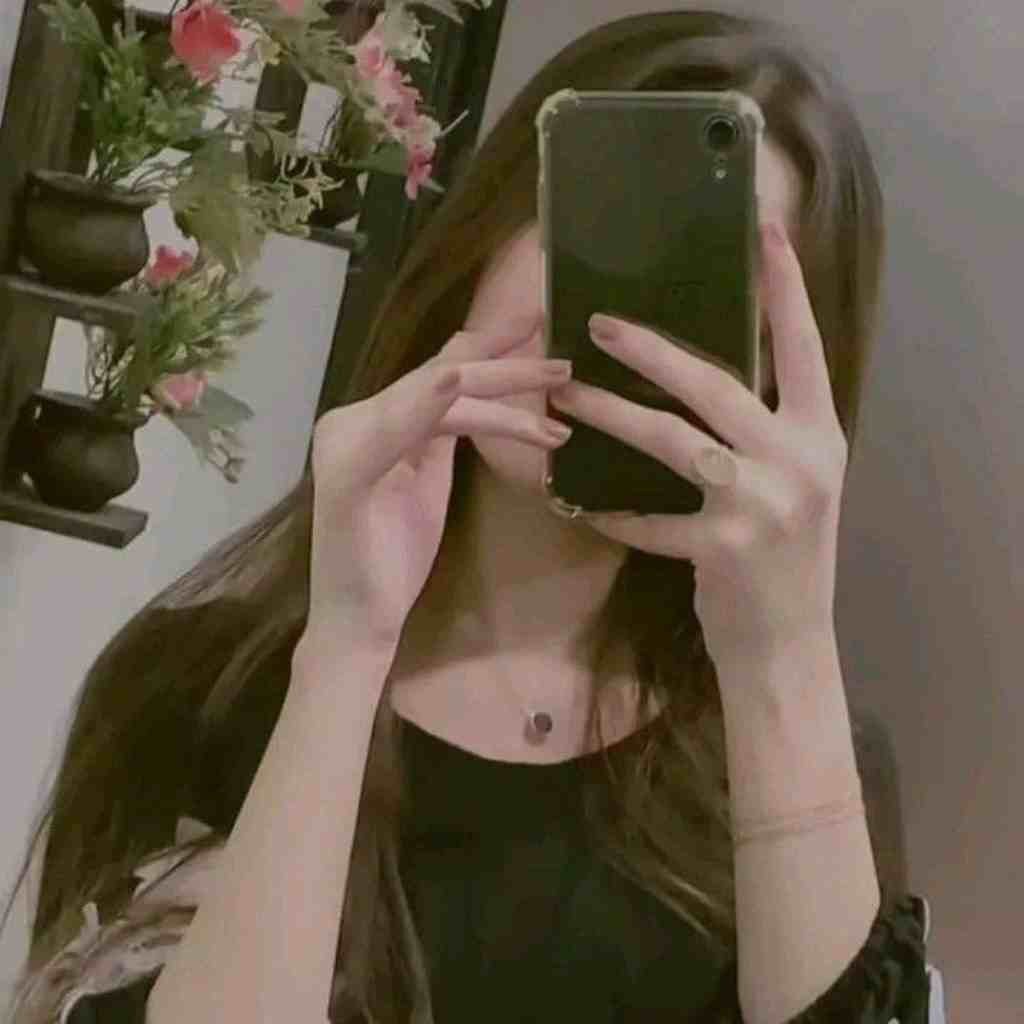 Hidden Face Attitude Instagram DP For Girls